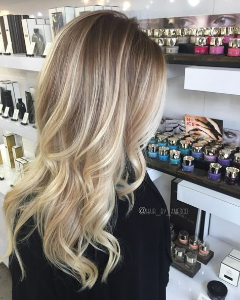 Root Stretch Hair, Root Stretch Hair Blonde, Root Stretch, Stretch Hair, Brown Ombre Hair, Blond Balayage, Ombre Hair Blonde, Blonde Hair Color Ideas, Ombré Hair