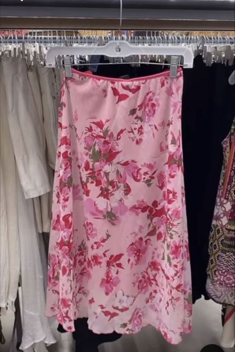 floral skirts, skirts, thrifting, thrifting clothes, thrifted skirts, shopping, fashion, clothes, floral Pink Thrifted Outfits, Vintage Floral Summer Dress, 2000s Fashion Outfits Aesthetic, Outfits Aesthetic School, Fashion Outfits Aesthetic, Collage Girl, Artist Decor, Words Beautiful, Clothes Y2k