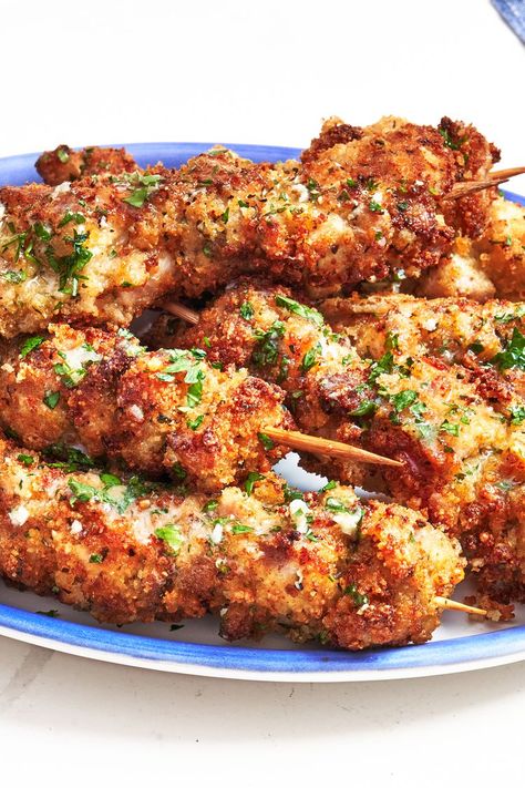 Lemon Garlic Butter Chicken Spiedini Lemon Butter Chicken Spiedini, Food With Garlic, Lemon Garlic Butter Chicken Spiedini, Chicken Speedies, Lemon Garlic Chicken Skewers, Chicken Finger Food, Breaded Chicken Skewers, Chicken Ideas For Dinner, Chicken Spedini Recipe