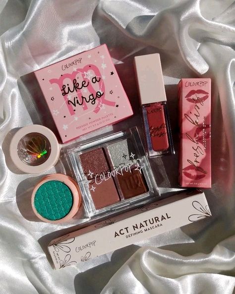 Makeup With Cute Packaging, Pretty Packaged Makeup, Pr Packages Aesthetic Makeup, Makeup Set Box Gifts, Luxury Makeup Gift Set, Basic Makeup Kit, Girly Gifts Ideas, Makeup Tools Products, Makeup Companies