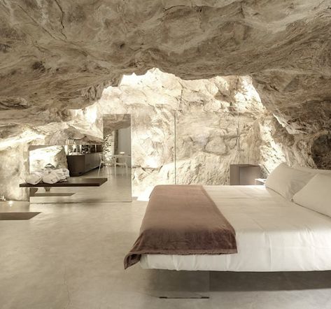 Boulder Utah, Romantic Hotel Rooms, Sicily Hotels, Mezzanine Bed, Honeymoon Hotel, Cave House, Jacuzzi Outdoor, Romantic Hotel, Luxury Suite