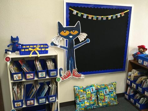 Pete The Cat Classroom, Preschool Classroom Themes, Transition Activities, Pete The Cats, Bee Classroom, Kindergarten Classroom Decor, Prek Classroom, Cats Diy Projects, Science Themes