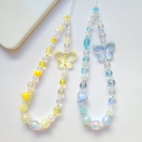 I love it 😀 Phone Keychain Blue, Phone Straps Beads Ideas Blue, Simple Phone Charm Ideas, Cute Phone Strap, Beads Accessories Ideas, Phone Strap Ideas, Phone Straps Beads Ideas, Yellow Phone Charm, Blue Phone Strap