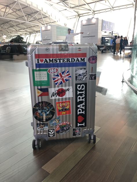 Sticker Suitcase Luggage, Silver Suitcase With Stickers, Stickers On Suitcase Aesthetic, Aluminum Suitcase Stickers, Silver Suitcase Aesthetic, Rimowa Luggage Aesthetic Stickers, Decorate Suitcase For Travel, Stickers For Suitcases, Luggage Decorating Ideas