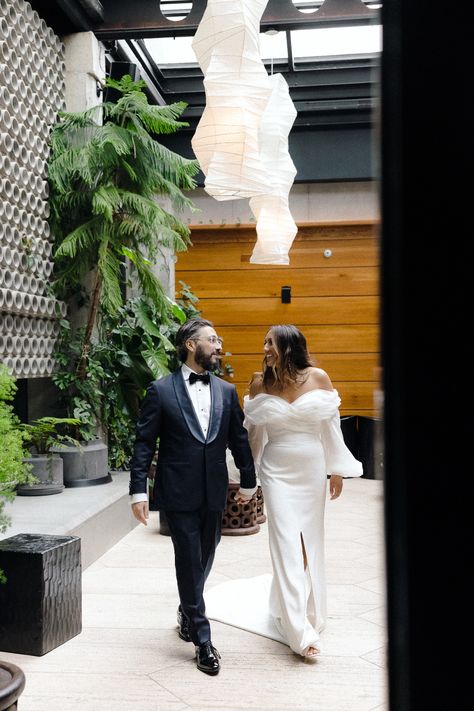 Stylish bride and groom at Ace Hotel Brooklyn wedding venue #WeddingChicks #AceHotelWedding #BrooklynWedding #brooklynweddingvenues #newyorkweddingvenues #AceHotelBrooklyn Ace Hotel Brooklyn, Eclectic Architecture, Bohemian Backdrop, Ace Hotel Wedding, Dog Of Honor, Grass Centerpiece, Brooklyn Wedding Venues, New York Wedding Venues, Stylish Bride