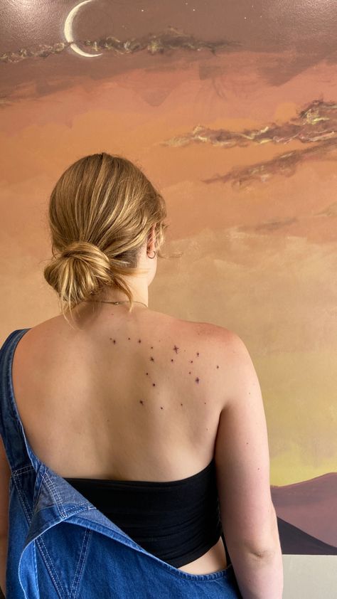 Constellation Tattoo On Shoulder, Stars On Spine Tattoo, Stars Tattoo Back Shoulder, Back Constellation Tattoo, Back Tattoo Constellation, Constilation Tattoo Back, Ursa Major Tattoo Minimalist, Ursa Major Constellation Tattoo, Back Stars Tattoo