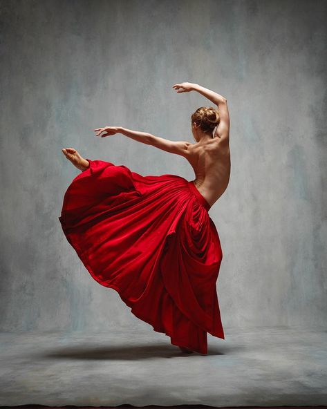 Ashley Ellis, Visuell Identitet, Dance Project, Dance World, Misty Copeland, Dance Movement, Fred Astaire, Dance Photos, Modern Dance