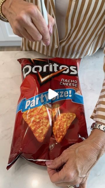 Hot Dog Nachos, Nacho In A Bag, Nachos Presentation Ideas, Spicy Doritos Nachos, Nacho Chili Recipe, Walking Nachos Doritos, Food For Football Party Game Day Recipes, Superball Food, Dorito Nachos In A Bag