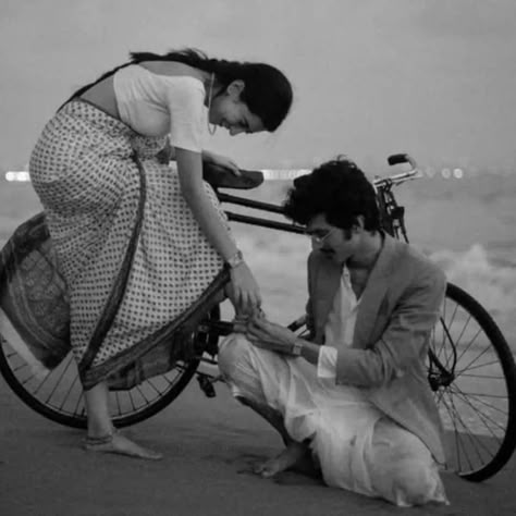 Old School Love, Desi Love, School Love, Desi Aesthetics, Retro Bollywood, Vintage Couples, Aesthetic Couple, Vintage Bollywood, Desi Aesthetic