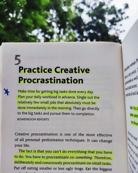 📍BOOK REVIEW 📍Eat That Frog is a practical guide to overcoming procrastination and increasing productivity. Brian Tracy emphasizes the importance of tackling your most difficult task first, metaphorically referred to as "eating the frog." 📍The book offers 21 actionable tips to stop procrastination. 📙Key Takeaways: 📝Set Clear Goals- Tracy highlights the importance of clarity in setting goals. Without a clear direction, it’s hard to know where to start. 📝Prioritize Tasks- Use the 80/20 ru... Eat That Frog Book, How To Start Reading Books, Books Summaries, Eat That Frog, Stop Procrastination, Increasing Productivity, Book Extracts, Uplifting Books, Overcoming Procrastination