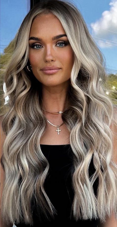 Highlights Dark Brown Hair Blonde, Shadow Root Blonde Extensions, Blended Blonde Hair Dark Roots, Fall Hair Extensions, Fall Blonde Hair Color Money Piece, Long Blonde Hair With Shadow Roots, Blonde With Dark Brown Highlights, Bronde Balayage Extensions, Cool Bayalage Blonde