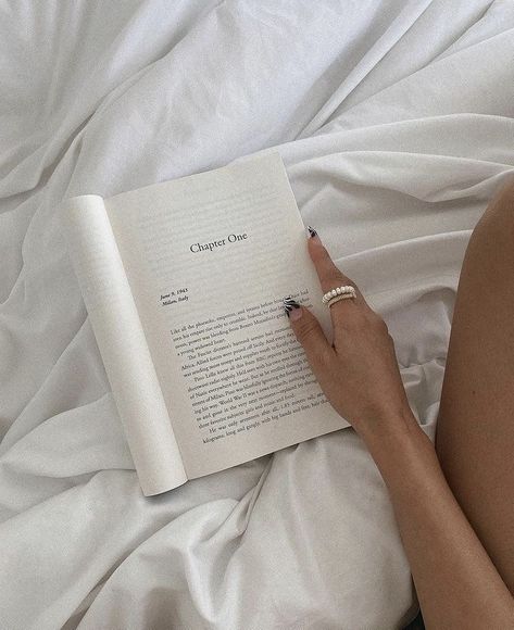 Aria Vitiello, Bookstagram Inspiration, Kampot, Cora Reilly, Beige Aesthetic, Book Girl, Book Inspiration, White Aesthetic, Book Photography