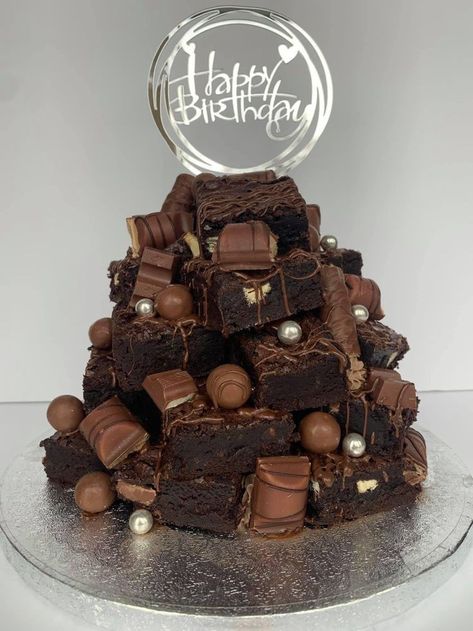 Brownie Ideas Decoration, Chocolate Brownie Stack Birthday Cake, Chocolate Brownie Birthday Cake Ideas, Brownie Bday Cake, Brownie Cake Tower, Stacked Cakes Ideas, Decorating Brownies Ideas, Brownies For Birthday Ideas, Brownie Decoration Ideas