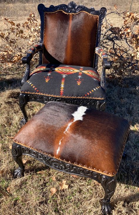 Cowhide Upholstery Diy, Western Interior Design Rustic, Western Furniture Ranch Style, Antique Western Decor, Western Sofa, Western Chairs, Western Chair, Southwest Furniture, Cowhide Upholstery