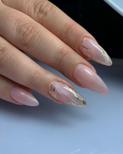 simple pink & gold nails Clean Nails Look, Golden Manicure, Trend Nails, Golden Nails, Pointy Nails, Blush Nails, Clean Nails, Fire Nails, Classy Nails