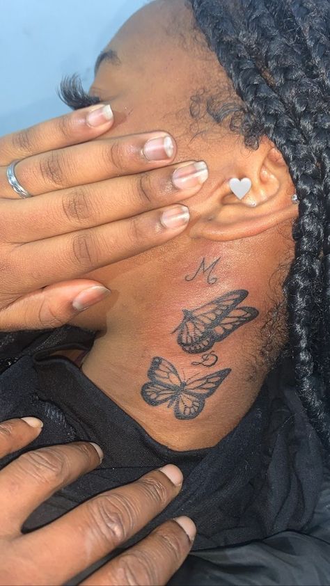 Miraculous Hairstyles, Butterfly Tattoo Neck, Neck Tattoo Women, Butterfly Neck Tattoo, Girl Thigh Tattoos, Butterfly Hand Tattoo, Cute Tattoos On Wrist, Side Neck Tattoo, Tattoos Inspo