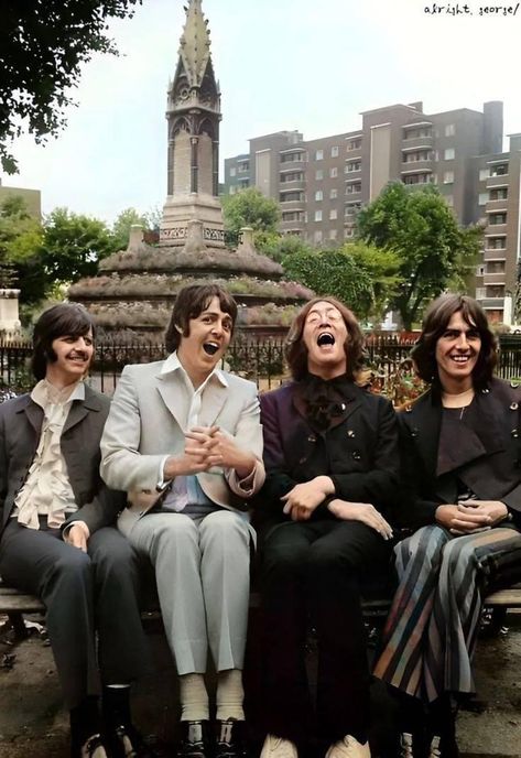 Beatles 1967, Beatles Wallpaper, Beatles George Harrison, Music Theory Guitar, Beatles George, Beatles Pictures, Greatest Rock Bands, Playing Golf, The Older I Get