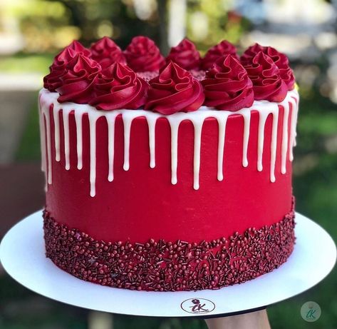 Anniversary Cake Designs, Red Birthday Cakes, Happy Anniversary Cakes, Chocolate Cake Designs, Elegant Birthday Cakes, Simple Cake Designs, Red Cake, Creative Cake Decorating, Cake Decorating Frosting