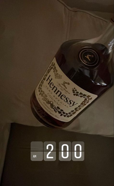 Hennessy Aesthetic, Pot Aesthetic, Hennessy Drinks, Hennessy Bottle, Pretty Alcoholic Drinks, Alcohol Party, Alcohol Aesthetic, Ice And Spice, Doing Me Quotes