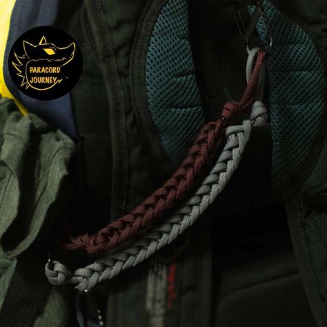 Backpack straps customed. Never fumbling over jackets anymore😏 ❤👥 #paracord #paracord550 #paracordporn #paracordcrafts #CustomDesigns #survivalkit Paracord Strap Bag, Paracord Backpack Handle Wrap, Nalgene Paracord, Knife Lanyard Paracord, Double Cobra Paracord, 550 Paracord, Backpack Straps, Survival Kit, Paracord