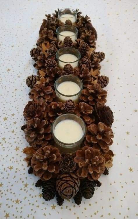 Pinecone Centerpiece Wedding, Centerpieces With Pinecones, Three Candle Centerpiece, Pinecones Decorations, Christmas 2023 Decor, Decor With Pinecones, Pine Cone Centerpiece, Warm Christmas Aesthetic, Pinecone Decorations