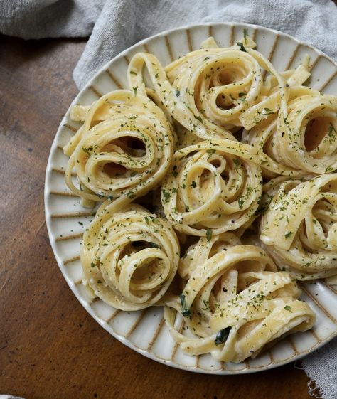 Creamy Mascarpone Garlic Fettuccine - EatsByRamya Garlic Fettuccine, Mascarpone Sauce, Garlic Pasta Recipe, High Protein Vegetarian Recipes, Italian Dinner Recipes, Fettuccine Pasta, Garlic Pasta, Pasta Dinner Recipes, Mascarpone Cheese