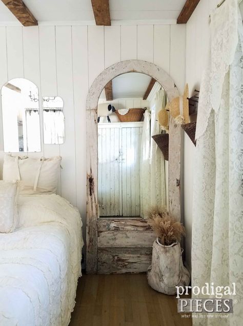 Vintage Door Mirror, Diy Mirror On Door, Diy Arch Mirror, Pinterest Apartment, Ethereal Bedroom, Mirror Design Ideas, Repurposed Doors, Mirror Repurpose, Old Door Projects