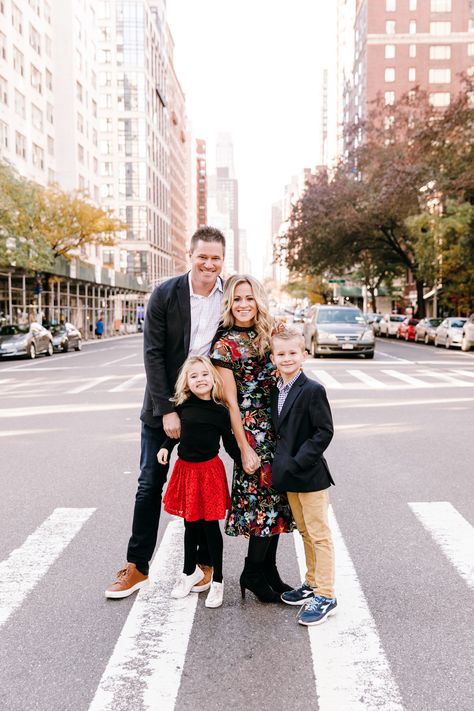 Down Town Family Photoshoot, Family Photo Downtown, Family Photo Shoot City, Downtown City Family Photoshoot, Family Photos City Setting, City Photoshoot Family, Nyc Family Photos, City Family Photoshoot Outfits, New York Family Photos