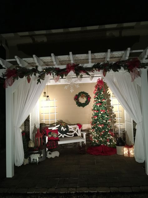 Christmas Decor Ideas For Gazebo, Christmas Pergola Decorations, Pergola Christmas Decorations, Christmas Pergola, Pergola Decorating Ideas, Christmas Gazebo, Christmas Porches, Pergola Decorations, Gazebo Decorations