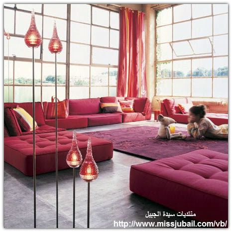 Traditional Arabic Style Seating Arabic Floor Sofa, Majlis Modern, Arabian Living Room, Arabic Seating, Arabic Floor Seating, Floating Furniture, Pallet Benches, Floor Cushions Living Room, Arabic Living Room