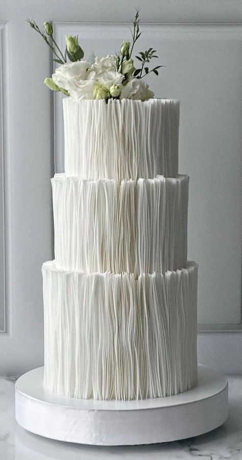 Wedding Cake With Figs, Wedding Cake Minimalist, Romantic Wedding Cakes, Birthday Cake Decorating Ideas, 3 Tier Wedding Cakes, Olive Leaves, Dream Wedding Cake, Romantic Wedding Cake, Ruffle Cake