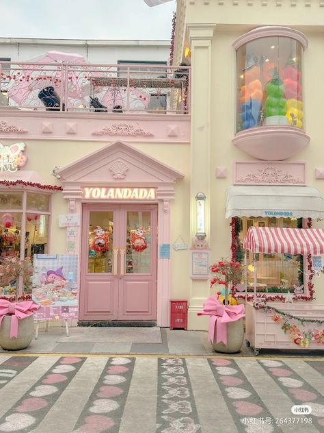 Pink Mall Aesthetic, Kawaii Cafe Exterior, Pink Cafe Exterior, Small Store Aesthetic, Kawaii Cafe Aesthetic, Cute Cafe Aesthetic, Stationery Store Design, Boutique Store Displays, Tea Room Decor