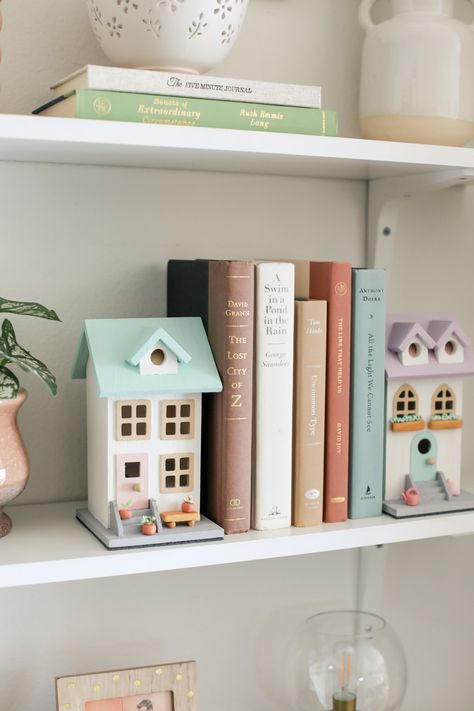 Wood Birdhouse Bookends — Entertain the Idea Make Library At Home, Cute Book Ends, Bookends Aesthetic, Air Dry Clay Bookends Diy, Fun Bookends, Aesthetic Bookends, Bird House Decor, Bookend Ideas, Creative Bookends