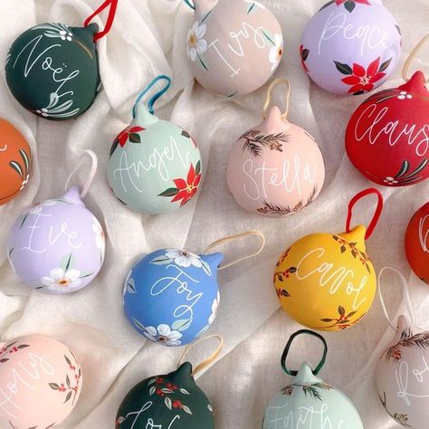 Bauble Painting Ideas, Floral Christmas Ornaments, Hand Painted Baubles, Painted Baubles, Ceramic Baubles, Hand Painted Bauble, Floral Christmas, Beautiful Range, Pine Design