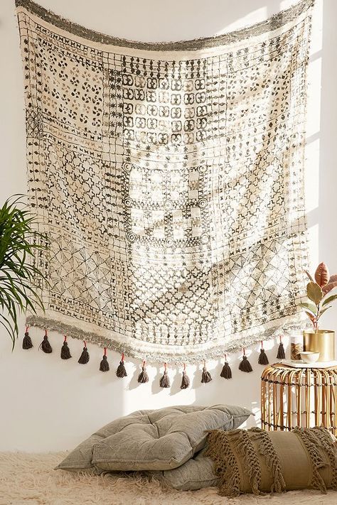 Slide View: 1: Besso Textured Fringe Tapestry Duvet Covers Urban Outfitters, Boho Dorm Room, Textured Fringe, Boho Dorm, Tapestry Bedroom, Bohemian Bedroom, Decoration Inspiration, Bohemian Home, Macrame Wall