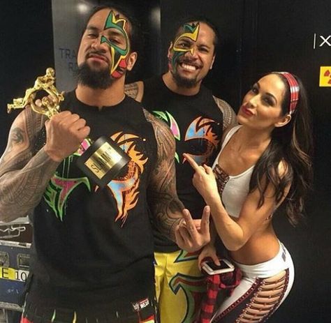 The Usos and Brie Brie Bella Wwe, Wwe Backstage, Usos Wwe, Naomi Wwe, Aj Styles Wwe, 2010s Aesthetic, Wwe Tag Teams, Wwe Pictures, The Usos