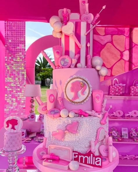 Barbie Princess Party, Barbie Birthday Aesthetic, Barbie Cake Aesthetic, Barbie Cake Table, Barbie 1st Birthday Party Ideas, Barbie First Birthday Party, Barbie And Ken Birthday Party Ideas, Barbie Decorations Birthday Party Ideas, Barbie Bday Party Ideas