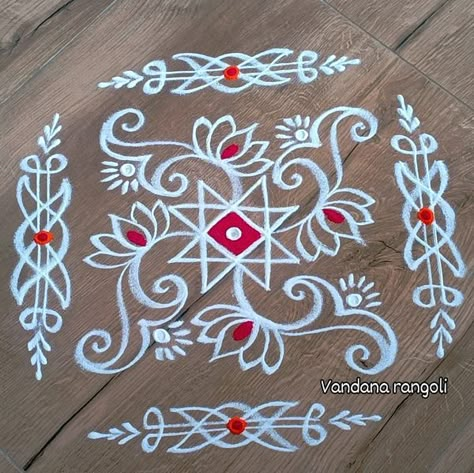 Vandana rangoli Mugulu Simple, Design Muggulu, Sankranti Muggulu, Sankranthi Rangoli, Simple Rangoli With Dots, Simple Art Designs, Small Kolam, Easy Rangoli Designs Videos, Family Sculpture