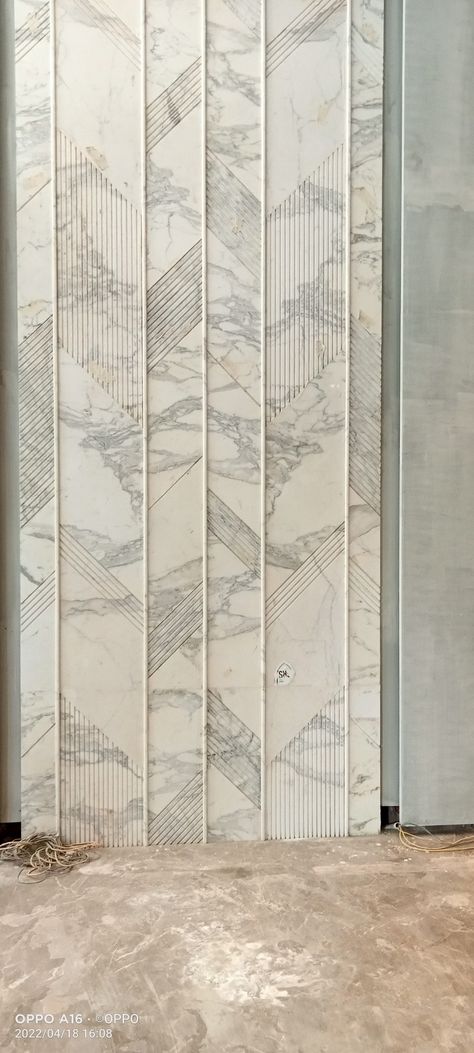 Marble Grooving Design, Bathroom Tile Groove Pattern, Cnc Marble Design, Tile Groove Pattern, Molding Wall Design Living Room, Marble Panelling Wall, Groove Pattern On Wall, Marble Wall Panelling, Fluted Marble Wall