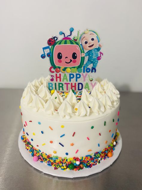 Girly Coco Melon Party, Cocomelon Cake 3rd Birthday, Coco Melon Birthday Cake Ideas, Homemade Cocomelon Cake, Cocomelon Cake Easy, Cocomelon Pastel Cake, Cocomelon Birthday Food Ideas, Small Cocomelon Cake, Cocomelon Birthday Food