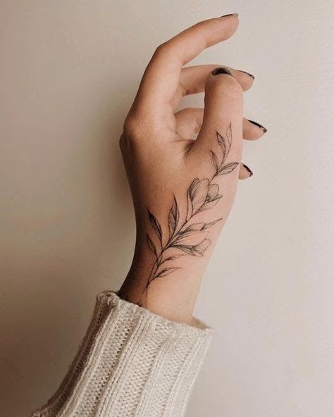 Wrist Hand Tattoo, Back Of Hand Tattoos, Flower Finger Tattoos, Tattoo Main, Thumb Tattoos, Finger Tattoo For Women, Hand And Finger Tattoos, Pretty Hand Tattoos, Finger Tattoo Designs