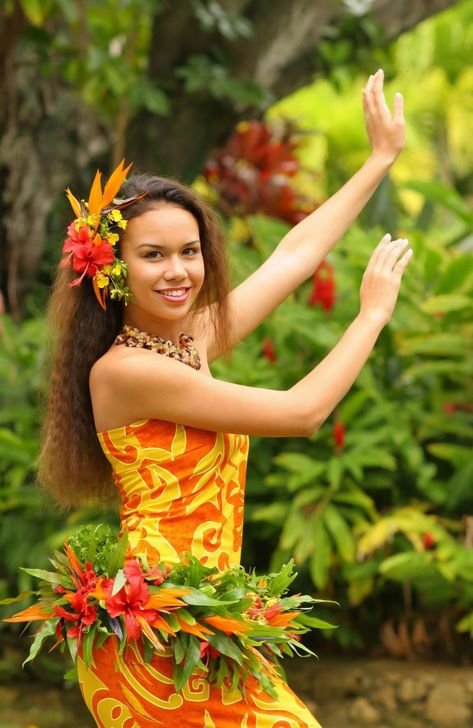 Hawaiian Dance Outfit, Luau Christmas Party, Womens Vacation Outfits, Outfit For Christmas Party, Luau Christmas, Hawaiian Party Outfit, Outfit For Christmas, Tahitian Dance, Vacation Outfits Women