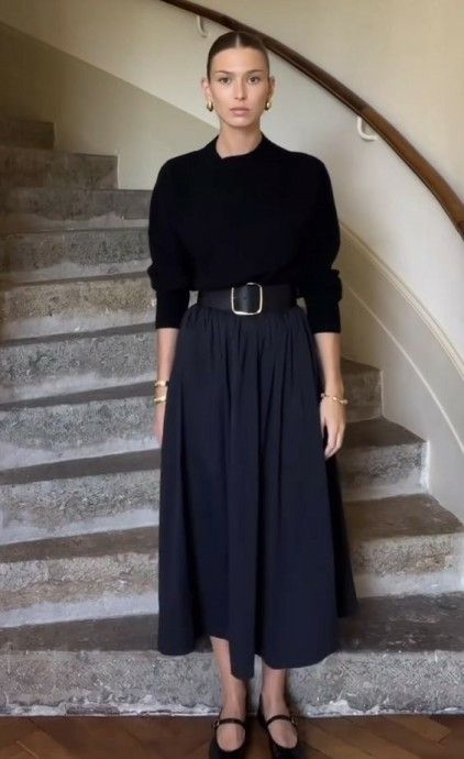 Aline Skirt Outfit Work, Modest Chic Outfits Classy, Midi Dress Winter Outfit, Elegant Outfit Classy Chic, Aline Skirt Outfit, Full Skirt Outfit, A Line Fashion, Maxi Skirt Casual, Rok Outfit