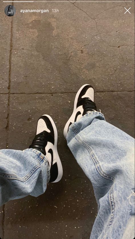 Tenis Nike Dunk, Shoe Poses, Head In Clouds, Nike Dunk High Panda, Nike Shoes Men, Shoe Photo, Dunk Low Panda, Cute Emoji Combinations, Shoe Aesthetic