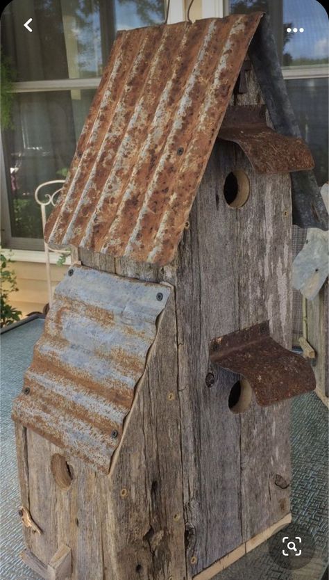 Diy Metal Sunflower Garden Art, Rustic Bird Houses Ideas, Unique Bird Houses Diy, Whimsical Bird Houses, Primitive Birdhouses, Rustic Bird Houses, Birdhouse Diy, Vintage Birdhouse, Unique Birdhouses