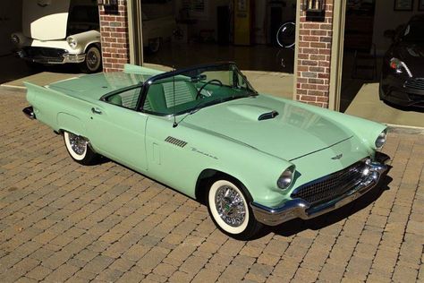 1957 Ford Thunderbird Convertible, Thunderbird Car 1957, Cool Old Cars Vintage, Old Classic Cars Vintage, 1957 Thunderbird, Vintage Thunderbird, Thunderbird Car, 1957 Ford Thunderbird, Wallpaper Luxury