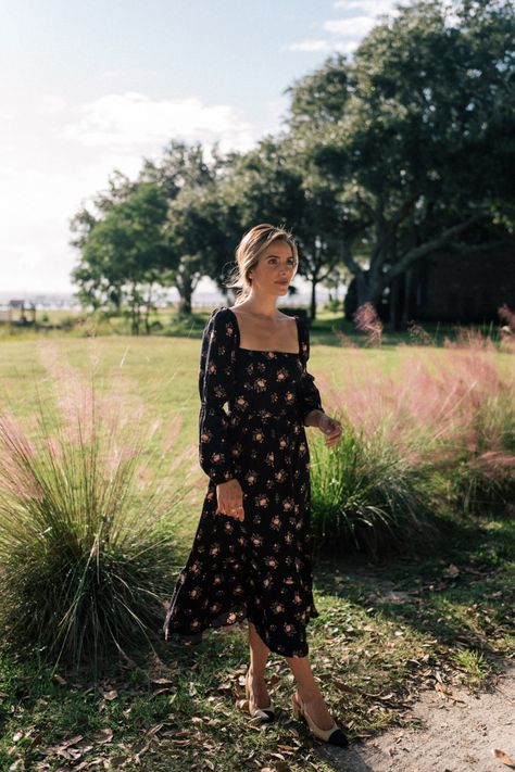 Julia Berolzheimer Black Dress, Julia Berolzheimer Dress, Black Floral Dress Outfit Summer, Julia Berolzheimer Fall, Autumn Party Outfit, Julia Berolzheimer Outfits, Black Floral Dress Outfit, Party Casual Outfit, Recreation Outfits