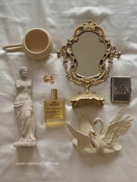 Aphrodite Decor, Aprodithe Aesthetic, Coquette Things, Aphrodite Aesthetic, Inspiration Tattoos, Room Deco, Vintage Room, Dream Room Inspiration, Room Makeover Inspiration