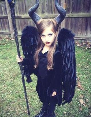 Diy Maleficent Costume, Best Halloween Makeup, Disney Villain Costumes, Maleficent Costume, Cheap Halloween Costumes, Kids Halloween Costumes, Villain Costumes, Halloween Costumes For 3, Hallowen Costume