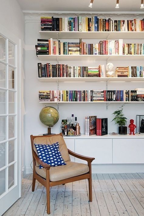 Ruangan Studio, Shelves Design, Space Apartments, Sleek Furniture, Home Library Design, Funky Decor, Bookshelves Diy, Home Libraries, Home Design Decor